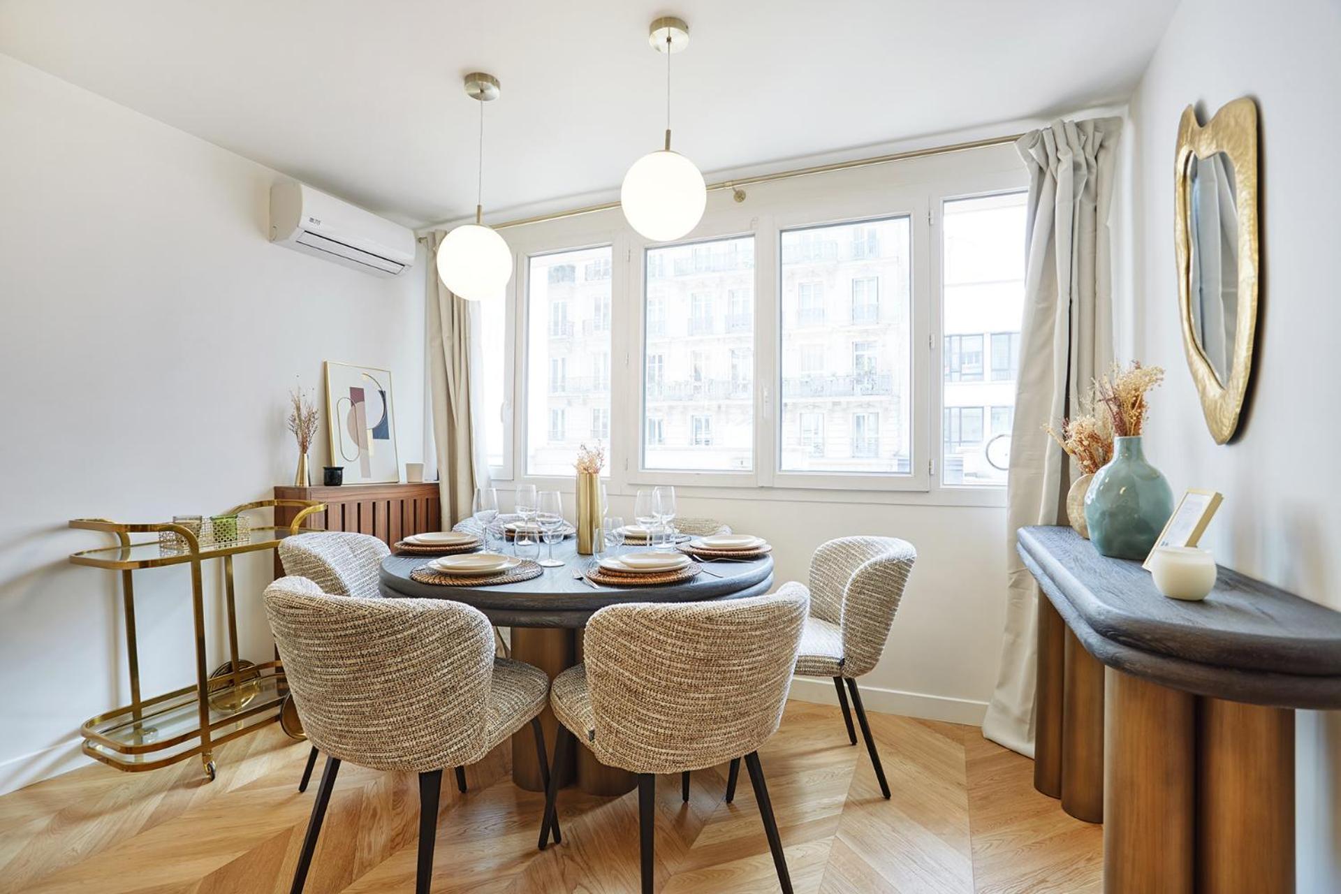 Centre De By Studioprestige * Paris